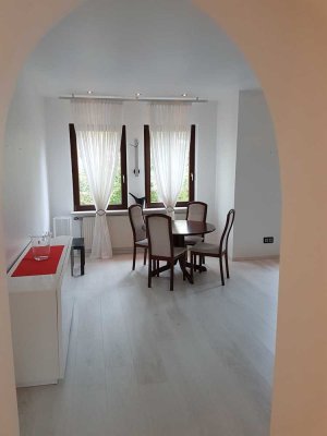 Helle 3-Zimmer Wohnung mit 85qm im 1. OG in Krefeld an der FH, neue Fenster