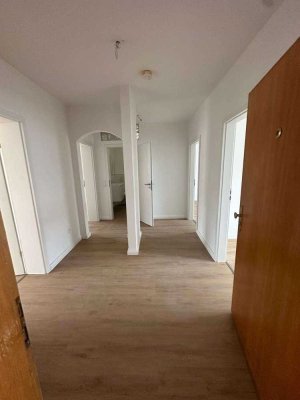 Erstbezug nach  Sanierung: Moderne 3 Zimmer Wohnung mit Balkon und EBK in der Herforder Innenstadt