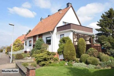 Ehem. Winzerhofstelle - 1- bis 2-Familienhaus, Wald und Weingarten