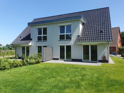 moderne DHH Doppelhaushälfte im Grünen in Woltersdorf