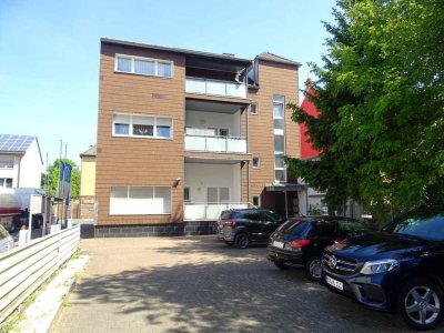 Attraktive Kapitalanlage: MFH mit 3 Wohnungen und 1 Gewerbefläche in Citylage