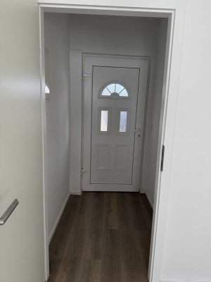 3,5 Zimmer Küche Bad Wohnung Obergeschoss neu renoviert 100Qm