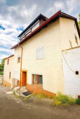 Drei Einheiten unter einem Dach – kernsanierungsbedürftiges Haus mit Struktur und Potenzial!