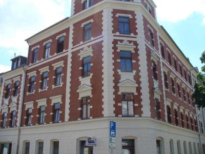 Helle 2 Raum Wohnung mit neuem Fussbodenbelag in Küchwaldnähe zu mieten