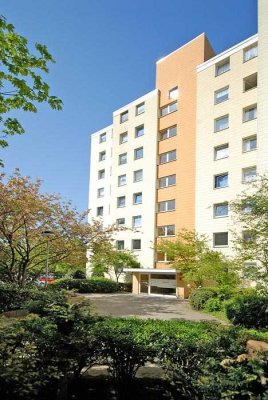 Pregelstr. 8, 7 R - Modernisierte 4 Zimmer Wohnung mit Loggia. WBS, min. 3 Kinder!!