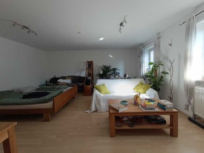 Modernisierte 1-Zimmer-Hochparterre-Wohnung in ruhiger Lage und großer Terrasse in Passau