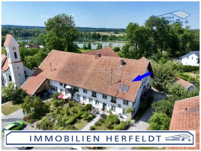 Zwei Wohnungen mit 218,5 m² sowie 187,5 m² Nutzfläche inkl. Ausbauflächen/Atelier, Garten &Lechblick