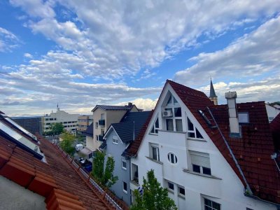 Helle DG-Wohnung im Herzen von Groß-Zimmern (u.a. mit Aufzug, Tiefgaragenstellplatz, Balkon)