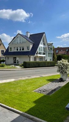 Außergewöhnliches 2 Familien Designerhaus mit 2 Eingängen.