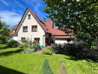 Großzügiges 1-2-Fhs., überwiegend renoviert, mit 40m² Garage in guter Lage von Uhingen