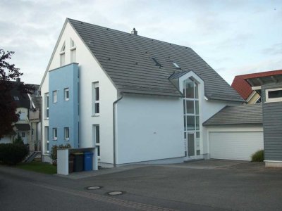 2 Zimmer Hochparterre-Wohnung mit Balkon
