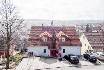 Sonnige 7,5 Zimmer Doppelhaushälfte mit gehobener Innenausstattung und Garten in Wimsheim