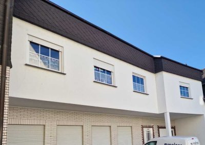 Attraktive 4-Zimmer-Wohnung mit Balkon als Wintergarten Gäste-WC & Parkplatz in Waldbrunn