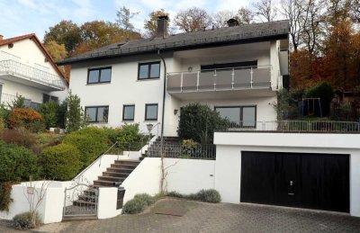 Traumhaus in sonniger Hanglage mit direktem Waldzugang