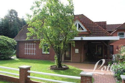 **Gemütliche Haushälfte mit Carport - in Ortsrandlage von Godensholt**