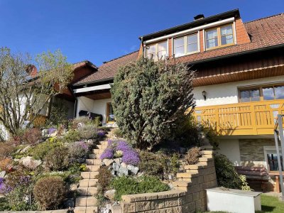 September frei.: Idyllische Lage, Schicke 3,5-Zi.-Wohnung, Panoramablick, (Ablöse-Einbauküche)