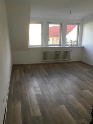 Kernsanierte helle 3-Zimmer-Wohnung mit großzügigem Wohn-/Essbereich und schönem großen Balkon