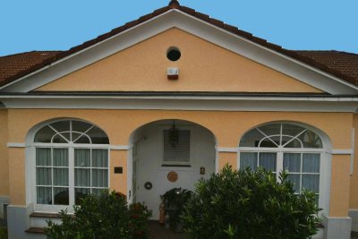 wohnen und clever investieren: Villa mit Souterrain- und Einliegerwohnung