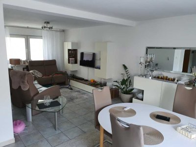 Ansprechende 4-Zimmer-Wohnung mit gehobener Innenausstattung mit Einbauküche in Siegen