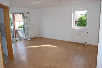 Sonnige gepflegte 3,5 Zimmer Wohnung mit EBK und Balkon