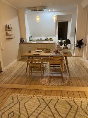 Wunderschöne sanierte 3-Zimmer Altbau Wohnung in der Südstadt