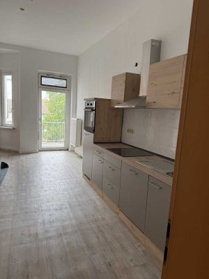 Schöne große 3 Zimmer Wohnung mit EBK