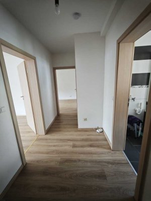 Modernisierte Maisonette-Wohnung mit Garten, Garage und Einbauküche in Eberbach