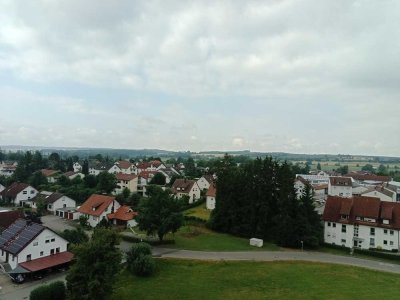Geschmackvolle, vollständig renovierte 1-Raum-Penthouse-Wohnung mit Balkon und EBK in Bad Buchau