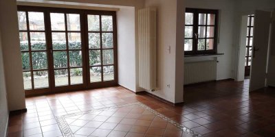 EG Wohnung mit separatem Eingang und Terrasse, ca. 72qm