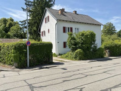 AÖ Süd 2-Zimmer Wohnung I. OG im 3 Familienhaus mit Charme