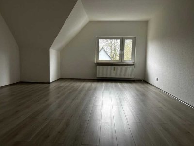 Sanierte Großzügige 2- Zimmer Wohnung ab sofort verfügbar