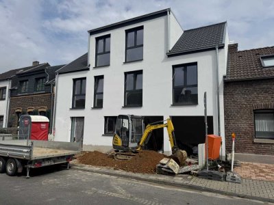 Moderne Erdgeschosswohnung (Neubau, KfW 55) mit großem Garten