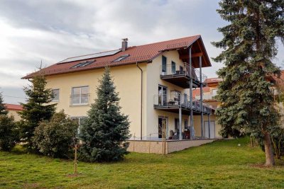 Schöne 3-Zimmer-Terrassenwohnung mit geh. Innenausstattungung mit Balkon und EBK in Kirchberg / Murr