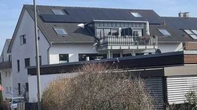 Exklusive 3-Zimmer-Dachgeschosswohnung mit geh. Innenausstattung mit Balkon und EBK in Ditzingen