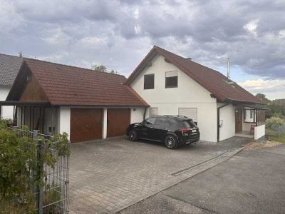 Vollständig renovierte 3-Zimmer-Dachgeschosswohnung  in Moosbeuren auf Wunsch mit Garten