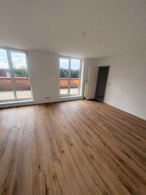 frisch sanierte Penthouse Wohnung 2 Zimmer, neue EBK 76m²