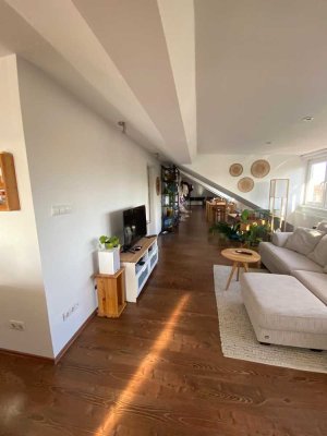 Möblierte 3-Zimmer-Dachgeschosswohnung mit Gartenanteil – Nähe Uniklinik, Innenstadt & Siemens