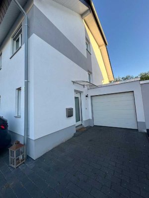 Attraktive 5-Zimmer-Doppelhaushälfte mit Garage in Meckenheim