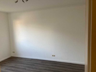 Schöne und gepflegte 2-Zimmer-Terrassenwohnung mit Einbauküche in Bremen