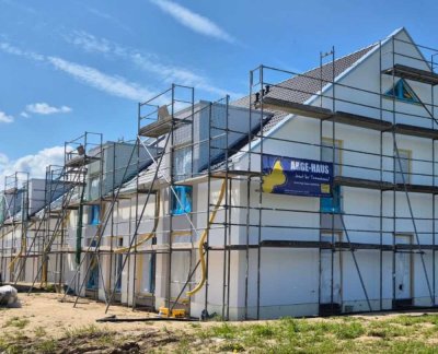 Update: 3 von 8 Neubauwohnungen in DHH im Neubaugebiet Kiefernweg Rostock zu vergeben