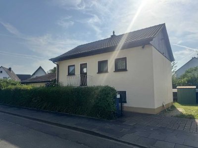 Bonn-Röttgen: Großzügiges Einfamilienhaus mit 6-Zimmern & Garten!