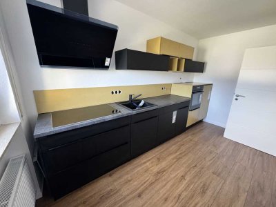Erstbezug nach Komplettsanierung – 3-Zimmer-Wohnung mit 2 Balkonen und Garage