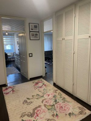 Exklusive, modernisierte 3-Zimmer-Wohnung mit Balkon und EBK in Wiesbaden
Tel:015174464019