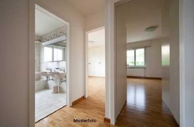 Frisch renovierte 4 Zimmer-Wohnung mit Keller