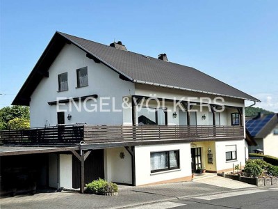 Gepflegtes Zweifamilienhaus mit Weitblick in ruhiger Wohnlage