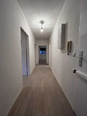 Frisch sanierte, helle 2-ZKB-Wohnung mit Aufzug in Ludwigshafen Mitte zu vermieten!
