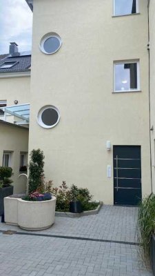 Dachgeschoß 4-Raum-Wohnung mit gehobener Innenausstattung in Wülfrath