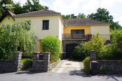 Stadthaus in Randlage mit großem Garten