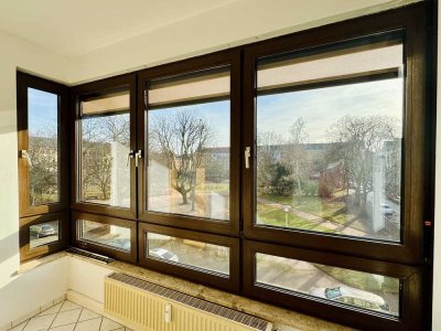 Sofort beziehbar! Charmante Zweiraumwohnung mit Loggia und Parkblick!