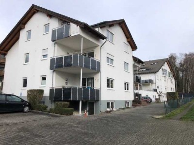 Schöne 3 Zimmer Wohnung mit Balkon u Tiefgarage